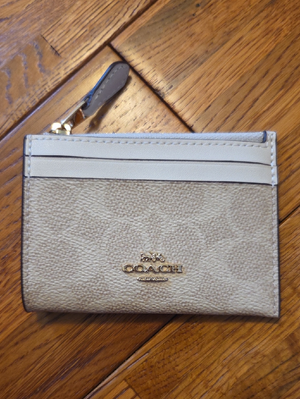 NWT Coach Beige Signature Card Holder with Gold Logo